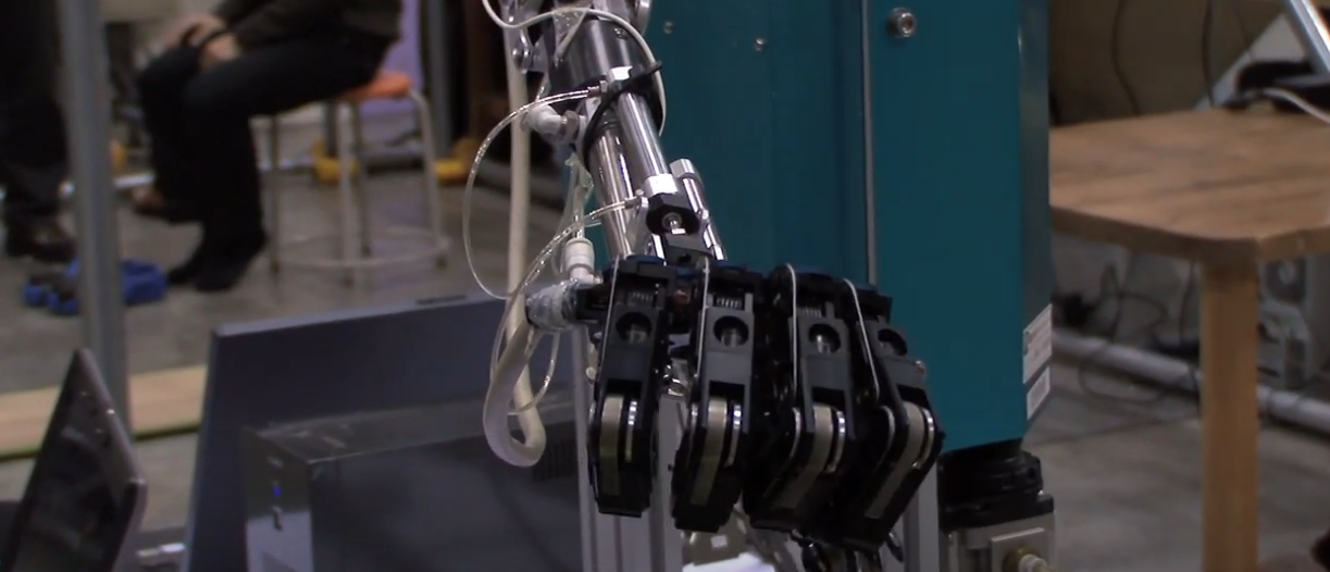 Eat Your Heart Out, Kinect - Robot Arm Mimics Your Gestures